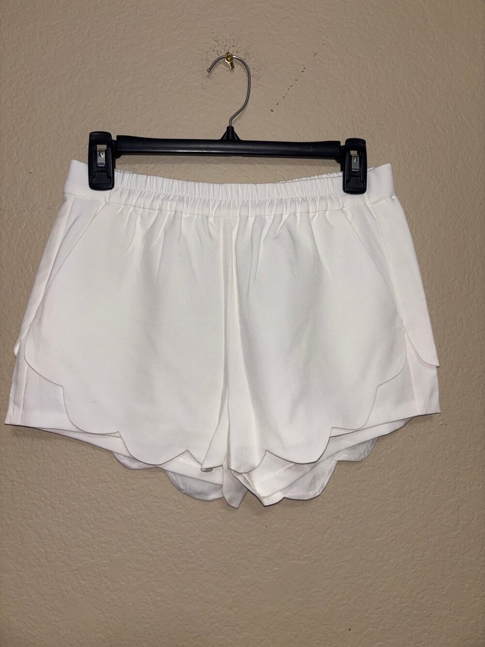 A.L.C. white scalloped hem shorts